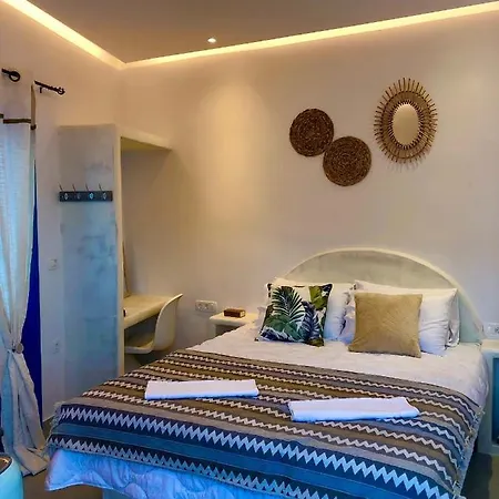 Oldtown Fira (Santorini)
